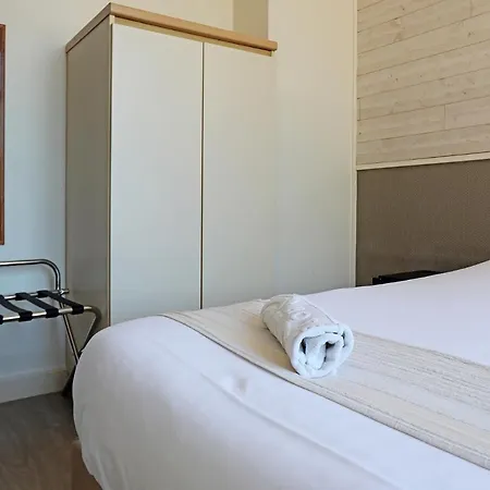 Cecil Hotel 2*